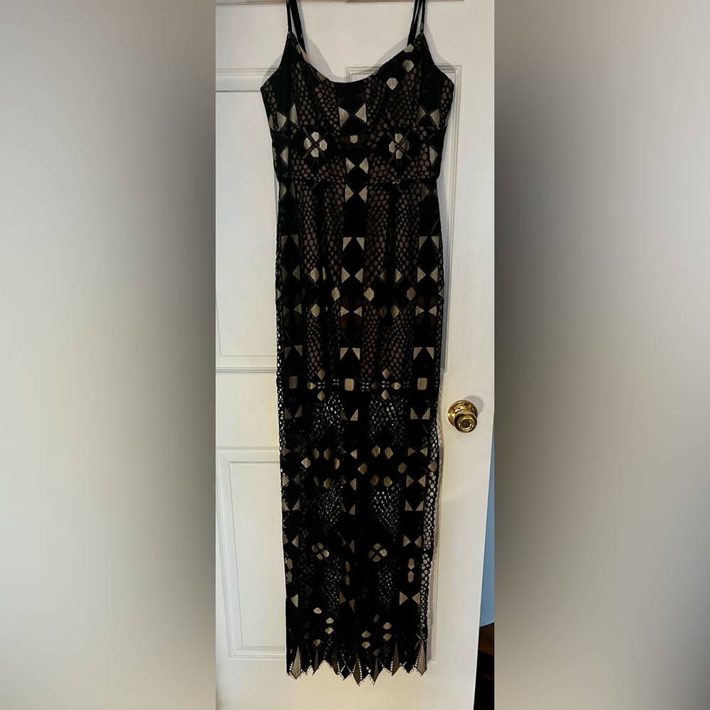 ✨Host Pick ✨ BCBG Elegant Black and Cream Geometric lace Dress